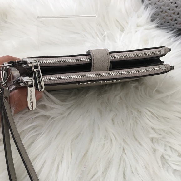 New Michael Kors Large Double Zipper wallet - Picture 3 of 7